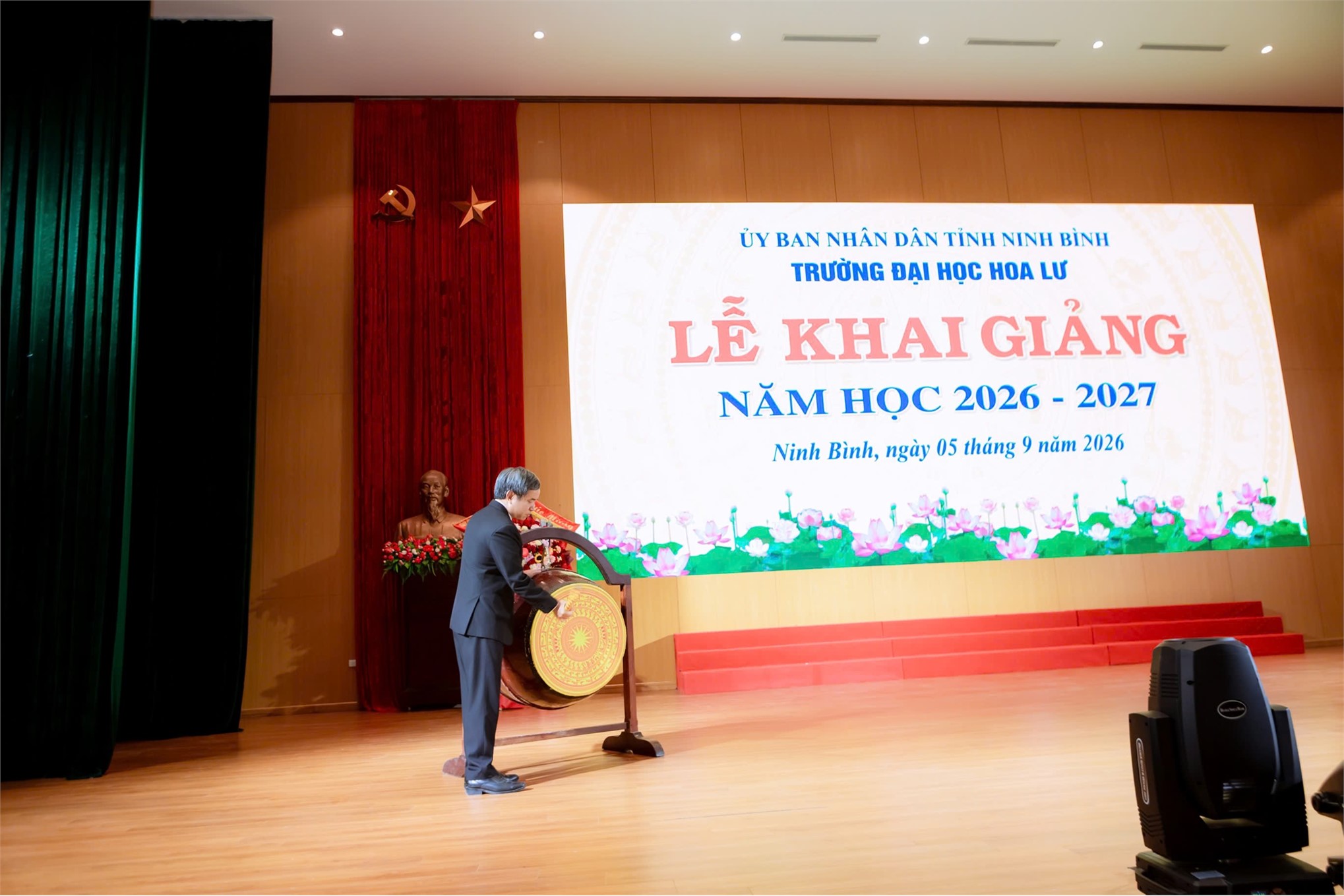 Trường Đại học Hoa Lư hòa chung không khí khai giảng năm học 2026-2027 cùng cả nước