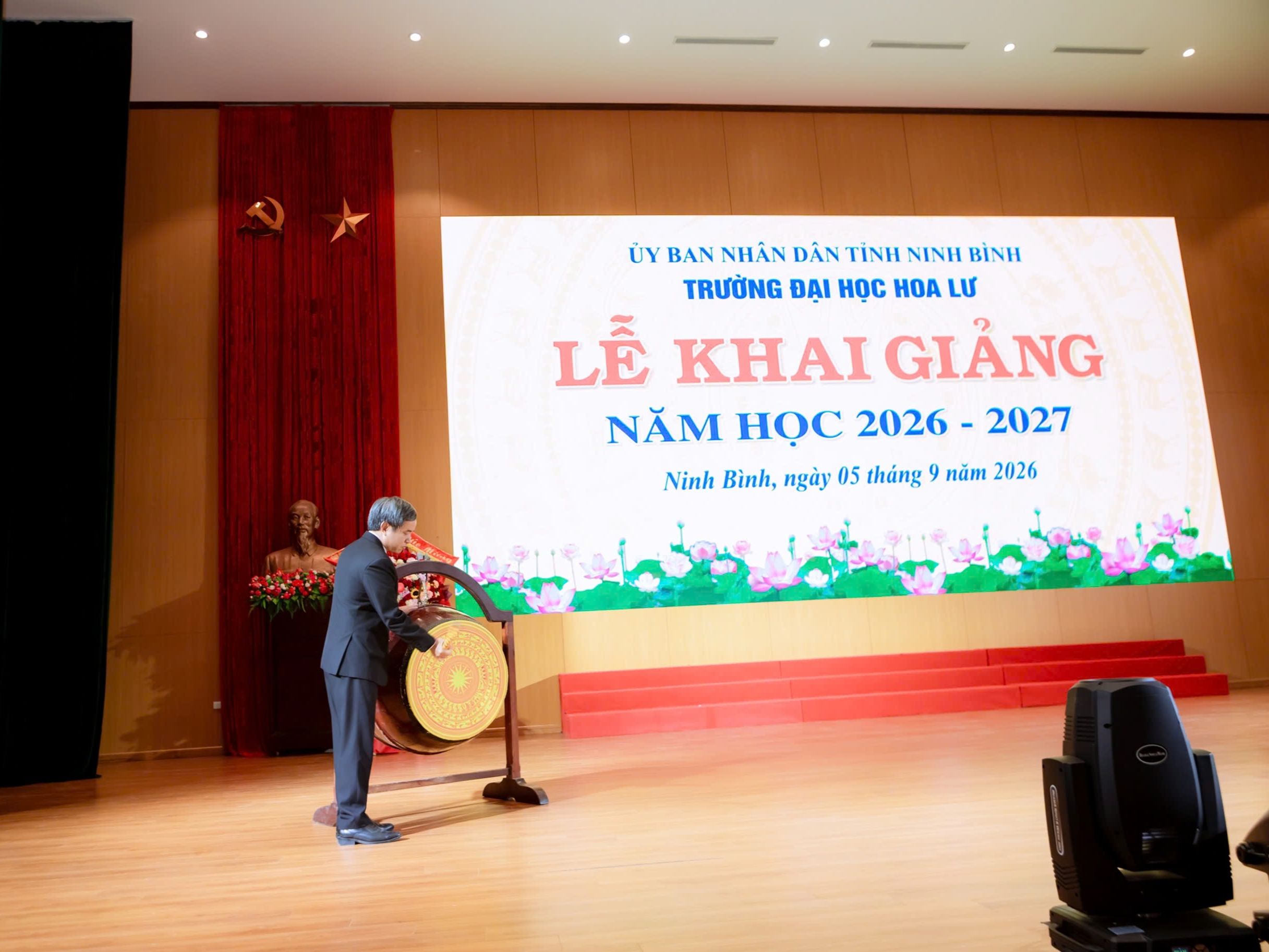 Trường Đại học Hoa Lư hòa chung không khí khai giảng năm học 2026-2027 cùng cả nước