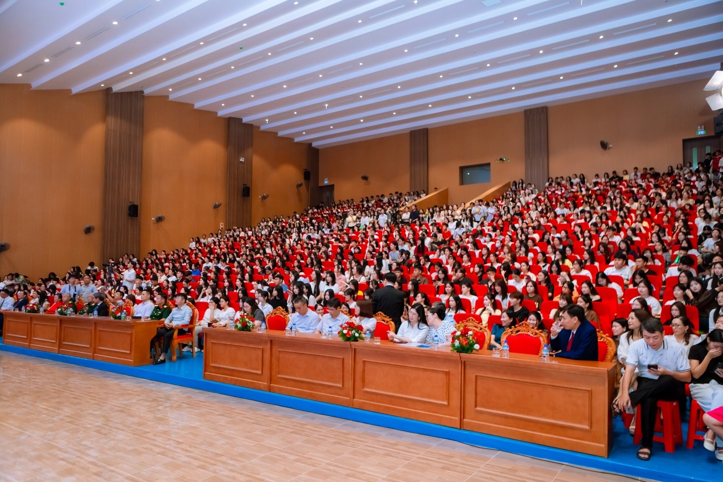 Trường Đại học Hoa Lư tổ chức chương trình chào tân sinh viên khóa 19 và học sinh khóa 7 Trường PTTHSP Tràng An