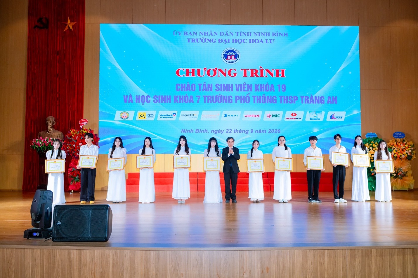 Trường Đại học Hoa Lư tổ chức chương trình chào tân sinh viên khóa 19 và học sinh khóa 7 Trường PTTHSP Tràng An