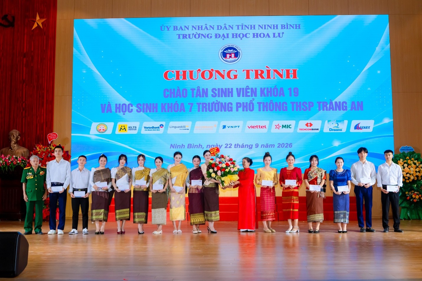 Trường Đại học Hoa Lư tổ chức chương trình chào tân sinh viên khóa 19 và học sinh khóa 7 Trường PTTHSP Tràng An