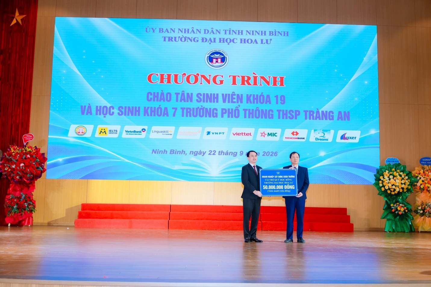 Trường Đại học Hoa Lư tổ chức chương trình chào tân sinh viên khóa 19 và học sinh khóa 7 Trường PTTHSP Tràng An