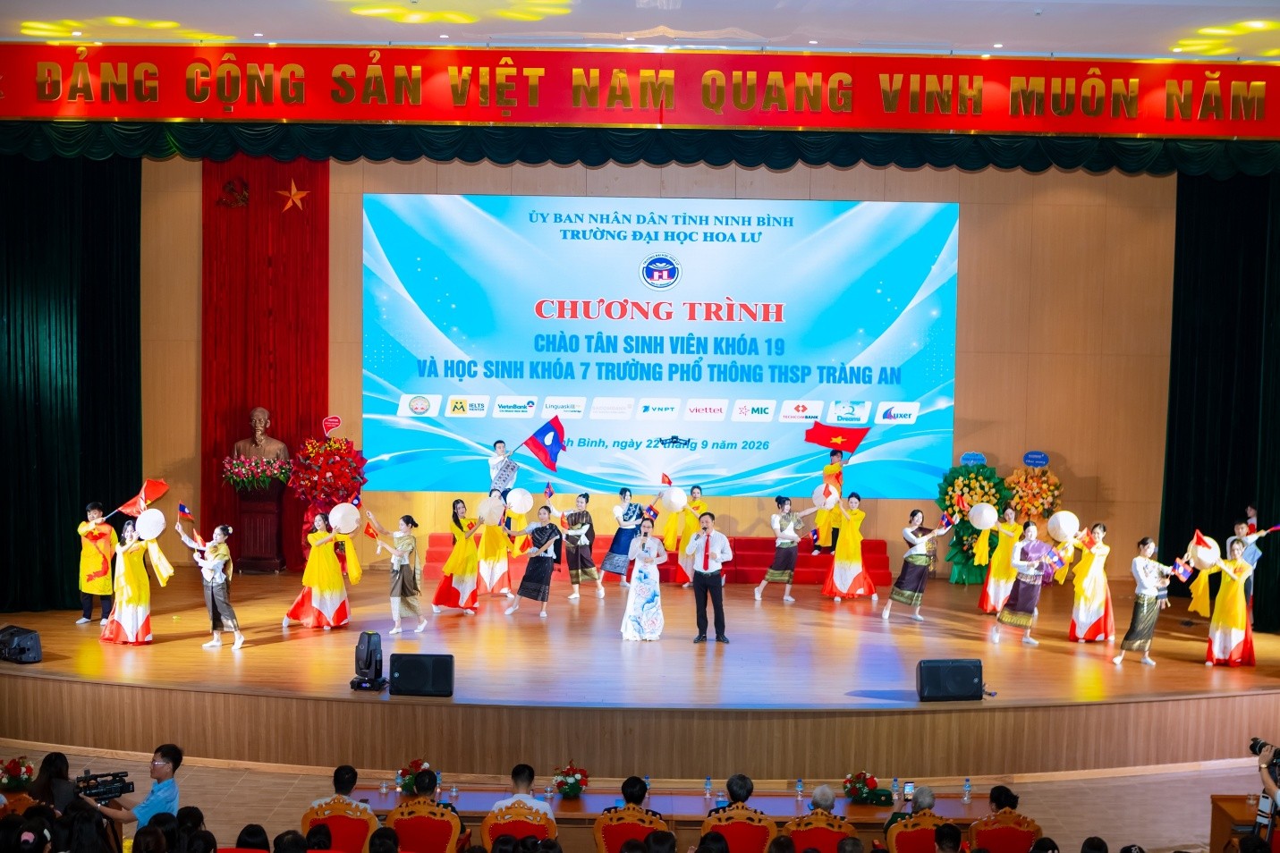 Trường Đại học Hoa Lư tổ chức chương trình chào tân sinh viên khóa 19 và học sinh khóa 7 Trường PTTHSP Tràng An
