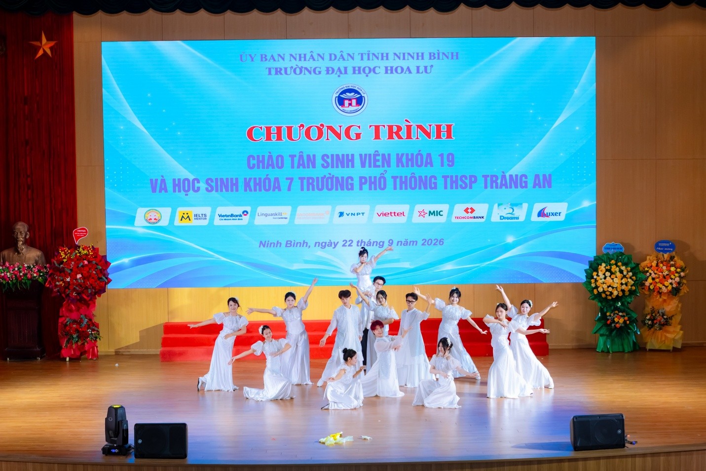Trường Đại học Hoa Lư tổ chức chương trình chào tân sinh viên khóa 19 và học sinh khóa 7 Trường PTTHSP Tràng An