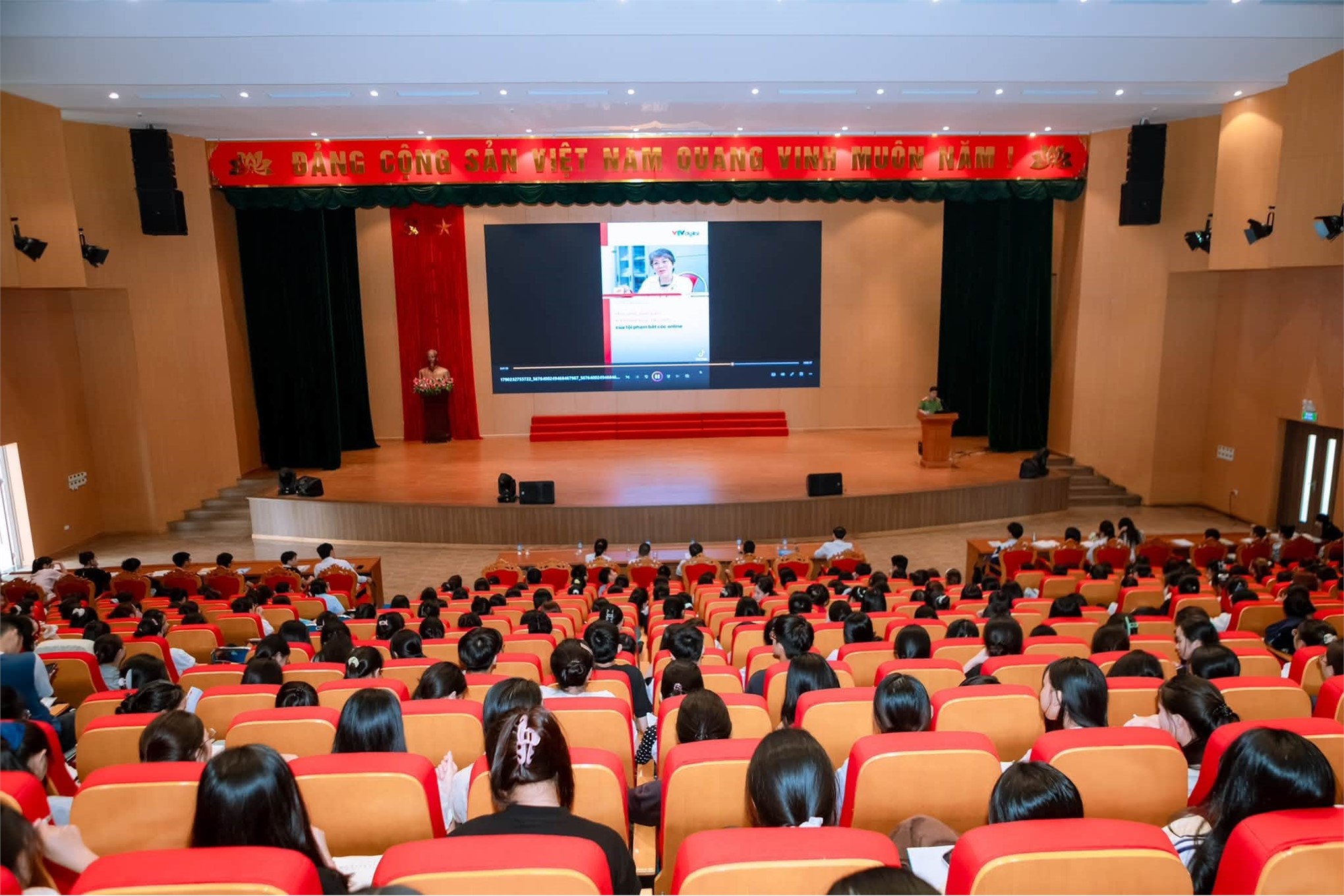 Trường Đại học Hoa Lư tổ chức tuần sinh hoạt công dân – sinh viên năm học 2026-2027