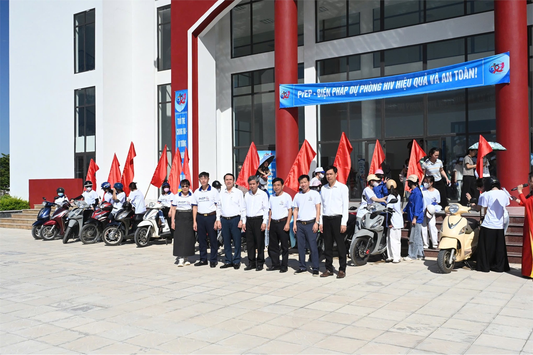 Trường Đại học Hoa Lư hưởng ứng Lễ Mít tinh truyền thông tạo cầu cho điều trị dự phòng trước phơi nhiễm HIV (PrEP) năm 2026