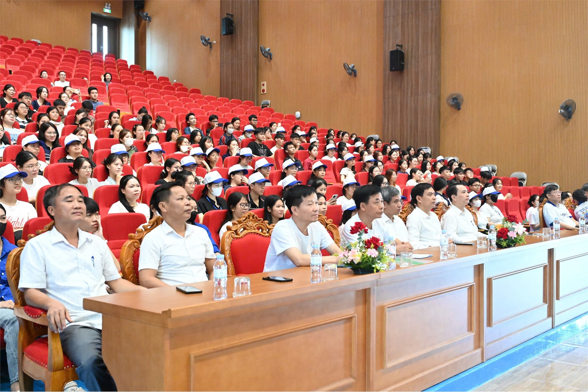 Trường Đại học Hoa Lư hưởng ứng Lễ Mít tinh truyền thông tạo cầu cho điều trị dự phòng trước phơi nhiễm HIV (PrEP) năm 2026