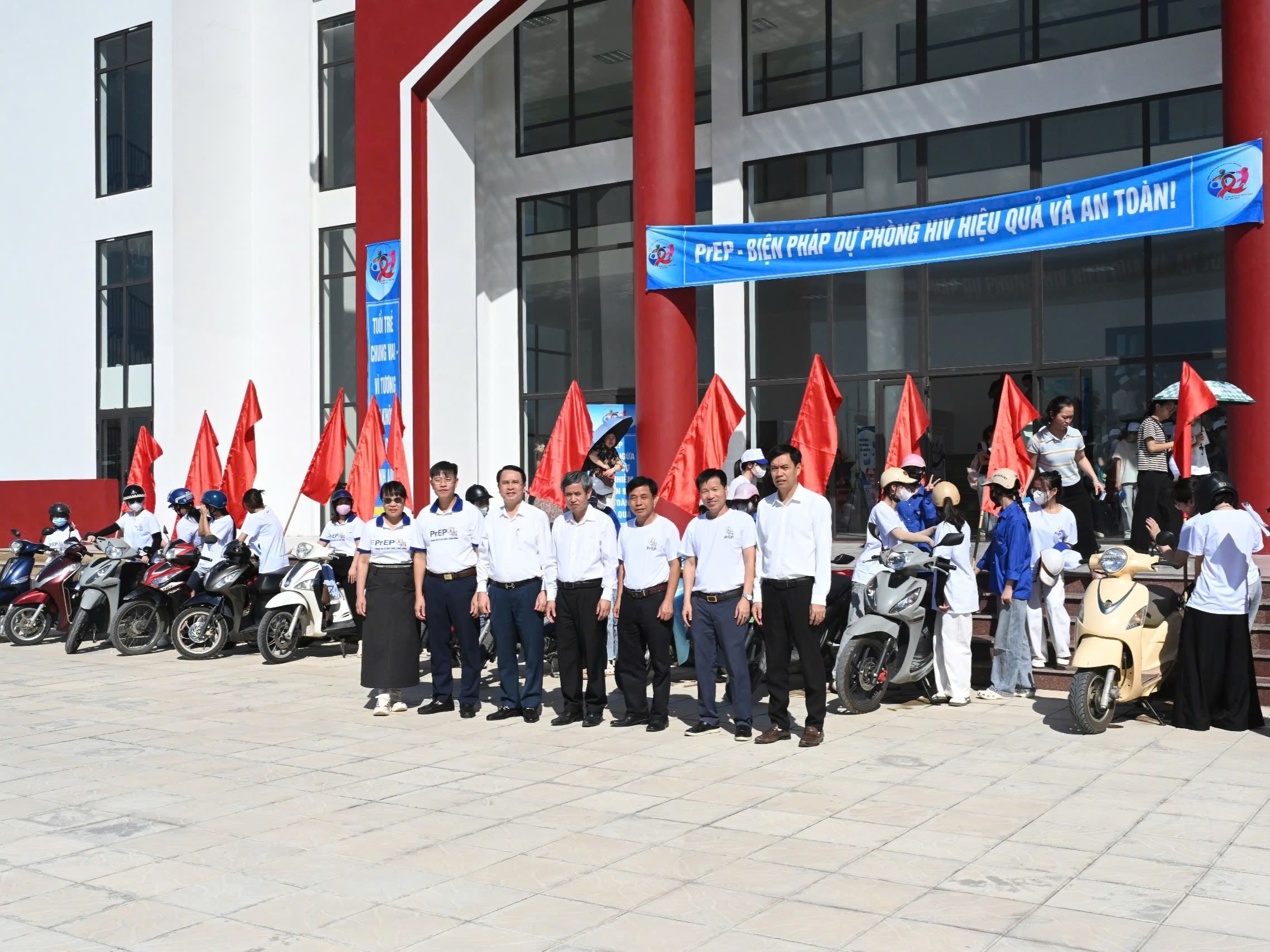 Trường Đại học Hoa Lư hưởng ứng Lễ Mít tinh truyền thông tạo cầu cho điều trị dự phòng trước phơi nhiễm HIV (PrEP) năm 2026