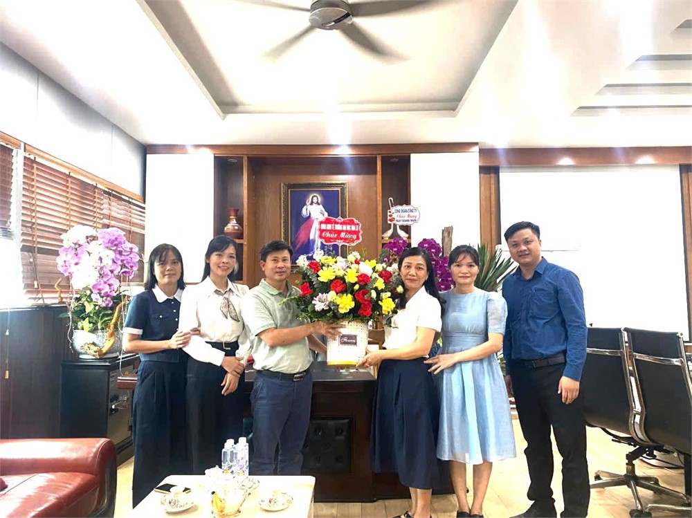 KHOA KINH TẾ CHÚC MỪNG CÁC DOANH NGHIỆP NHÂN NGÀY DOANH NHÂN VIỆT NAM 13/10