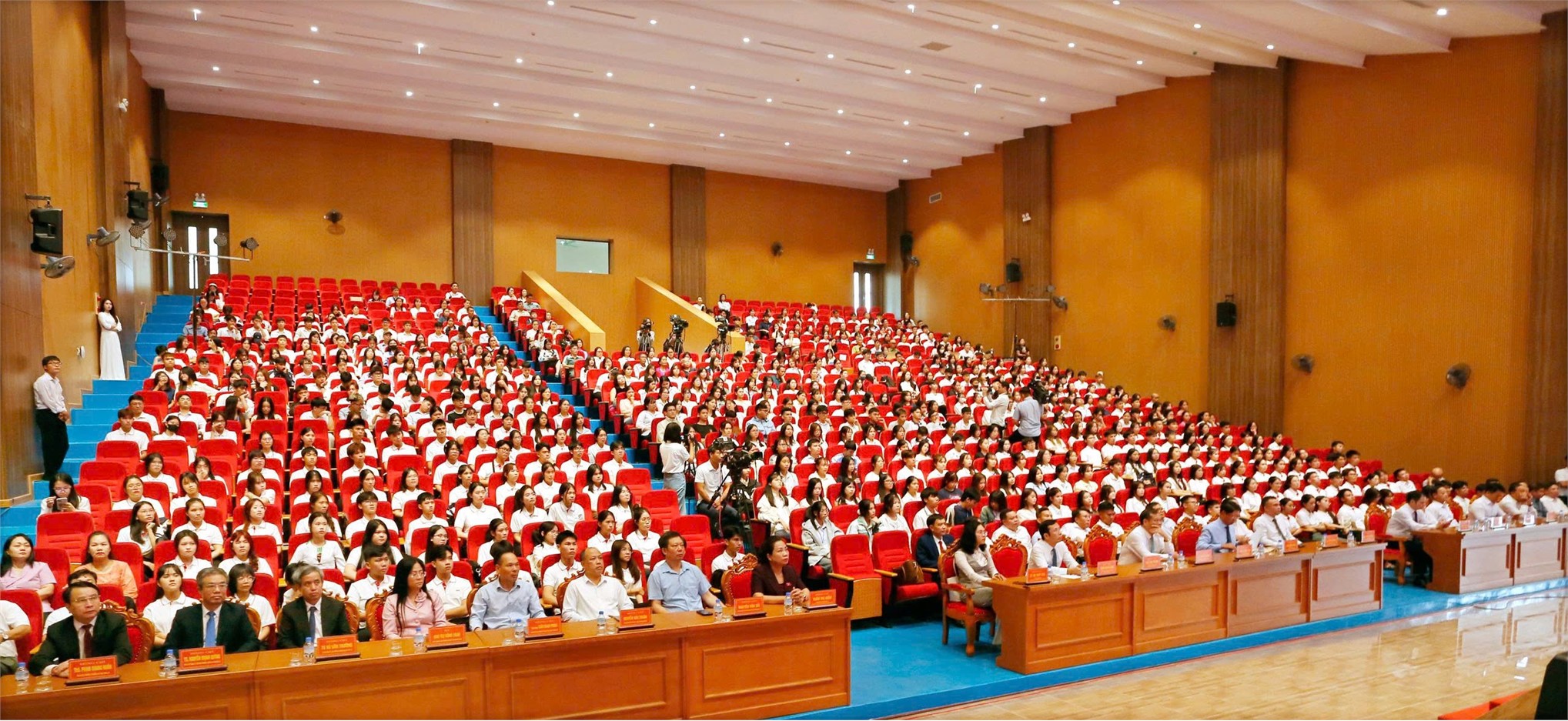 Trường Đại học Hoa Lư đồng hành tổ chức Lễ trao học bổng “Tiếp sức đến trường” Một khát vọng, vạn tấm lòng cho 138 tân sinh viên năm 2026