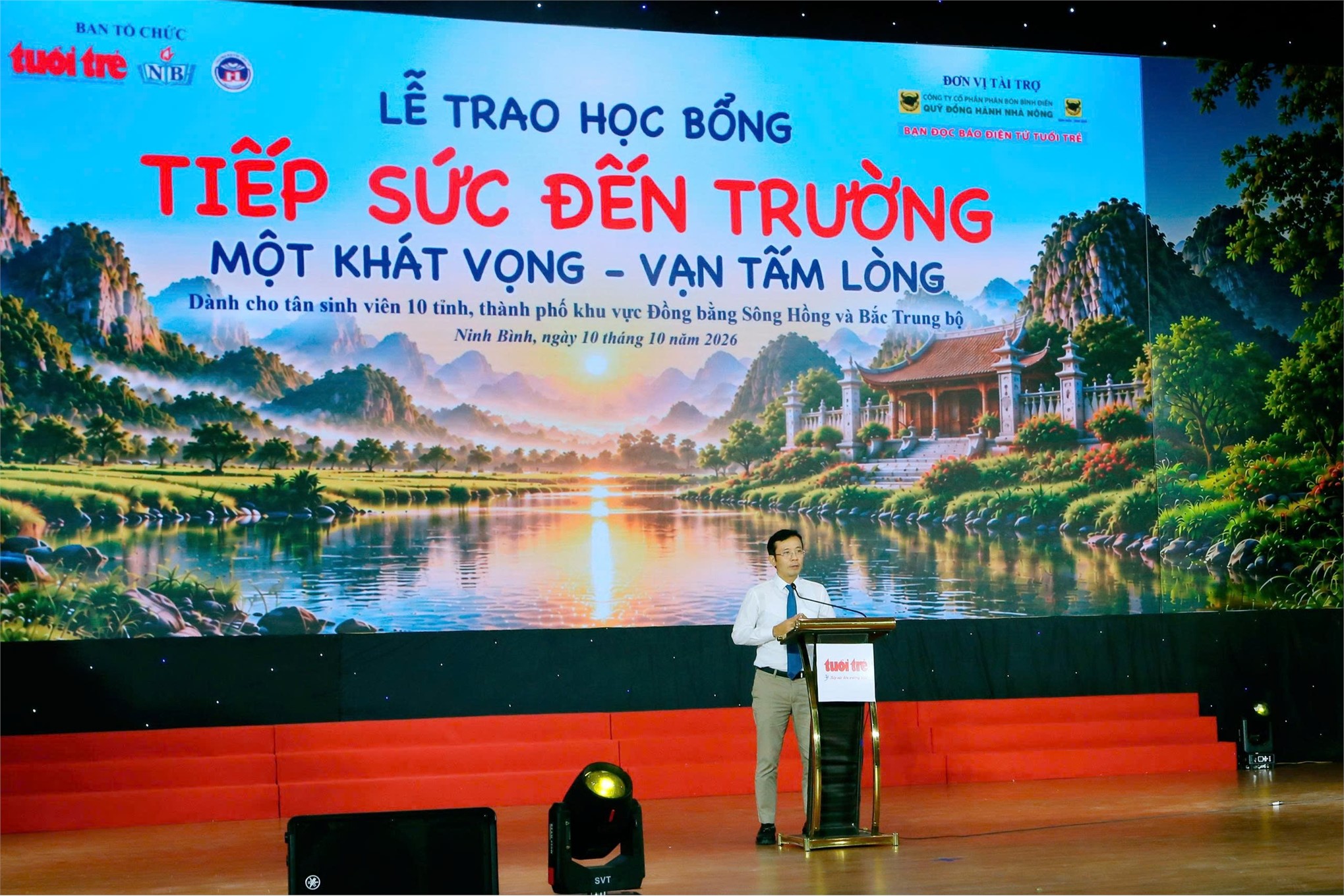 Trường Đại học Hoa Lư đồng hành tổ chức Lễ trao học bổng “Tiếp sức đến trường” Một khát vọng, vạn tấm lòng cho 138 tân sinh viên năm 2026
