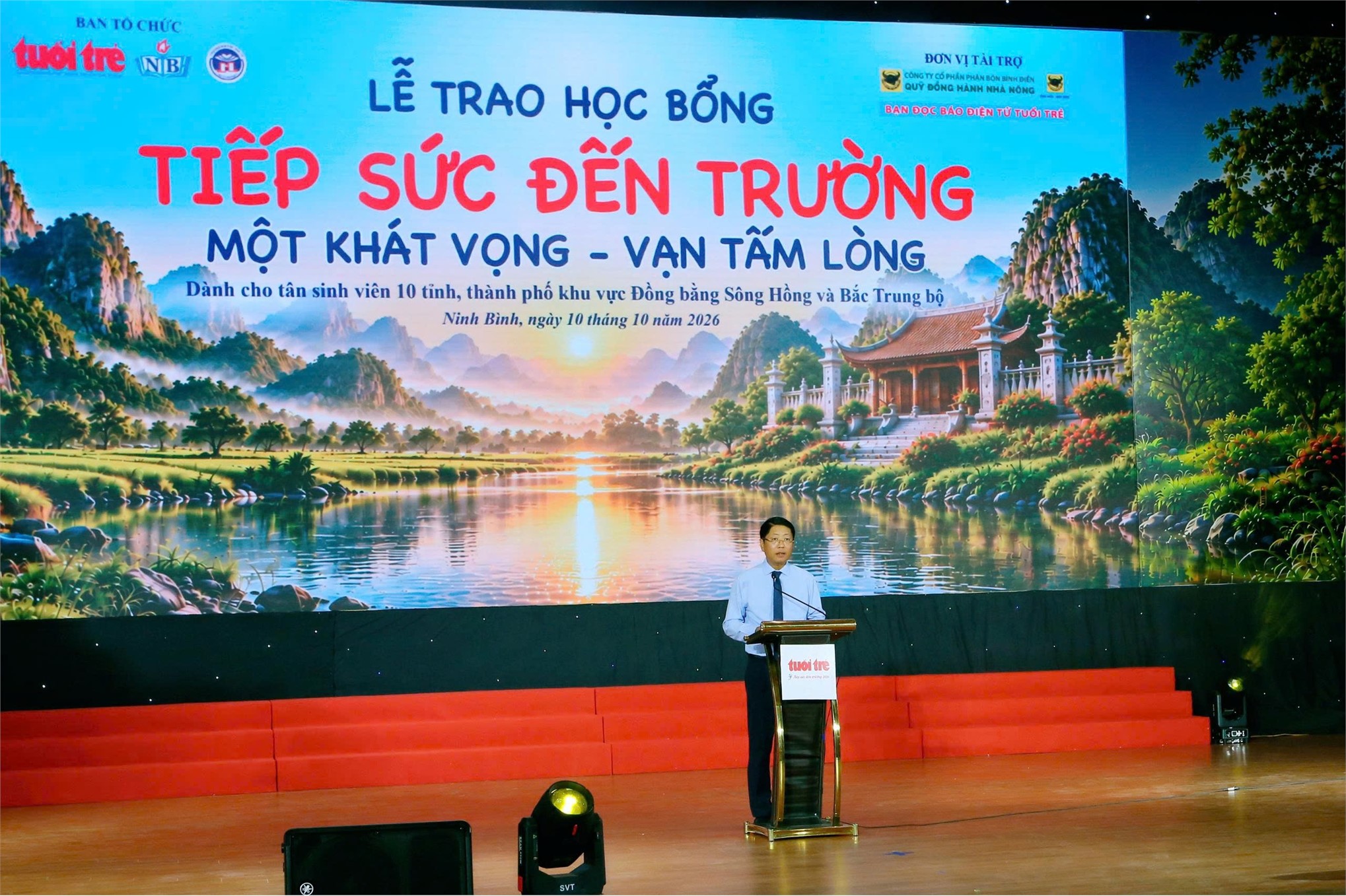Trường Đại học Hoa Lư đồng hành tổ chức Lễ trao học bổng “Tiếp sức đến trường” Một khát vọng, vạn tấm lòng cho 138 tân sinh viên năm 2026