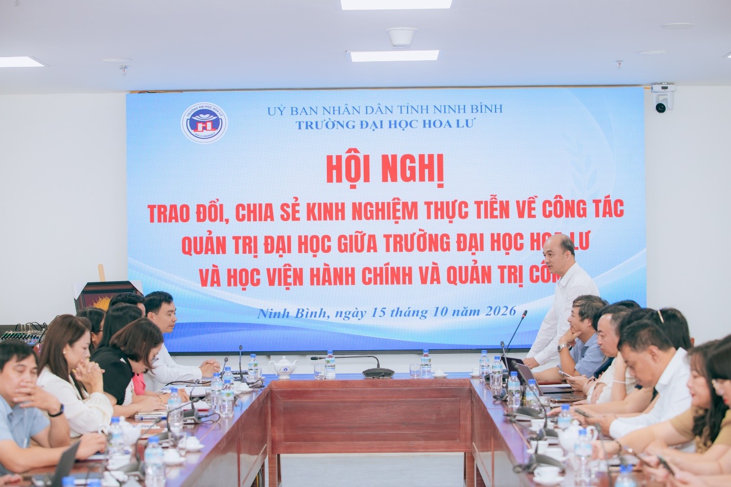 Trường Đại học Hoa Lư trao đổi, chia sẻ kinh nghiệm thực tiễn về công tác quản trị đại học với Học viện Hành chính và Quản trị công