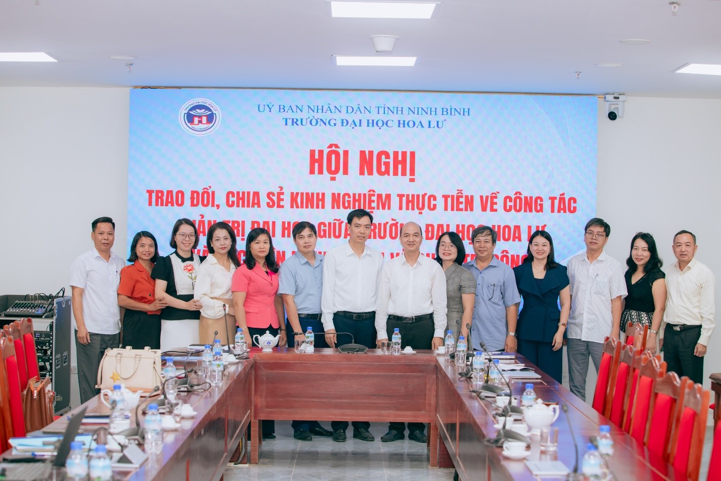 Trường Đại học Hoa Lư trao đổi, chia sẻ kinh nghiệm thực tiễn về công tác quản trị đại học với Học viện Hành chính và Quản trị công