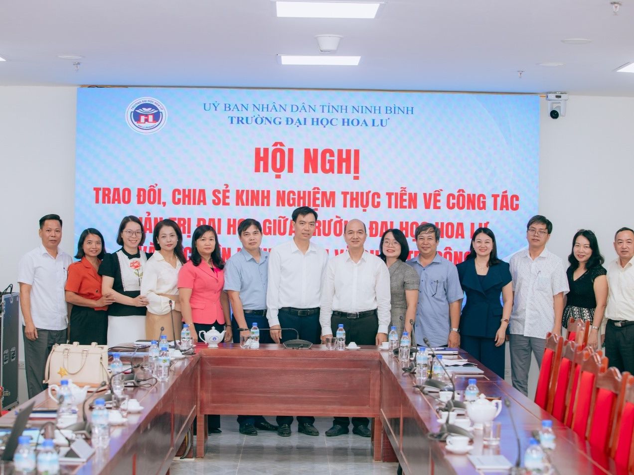 Trường Đại học Hoa Lư trao đổi, chia sẻ kinh nghiệm thực tiễn về công tác quản trị đại học với Học viện Hành chính và Quản trị công