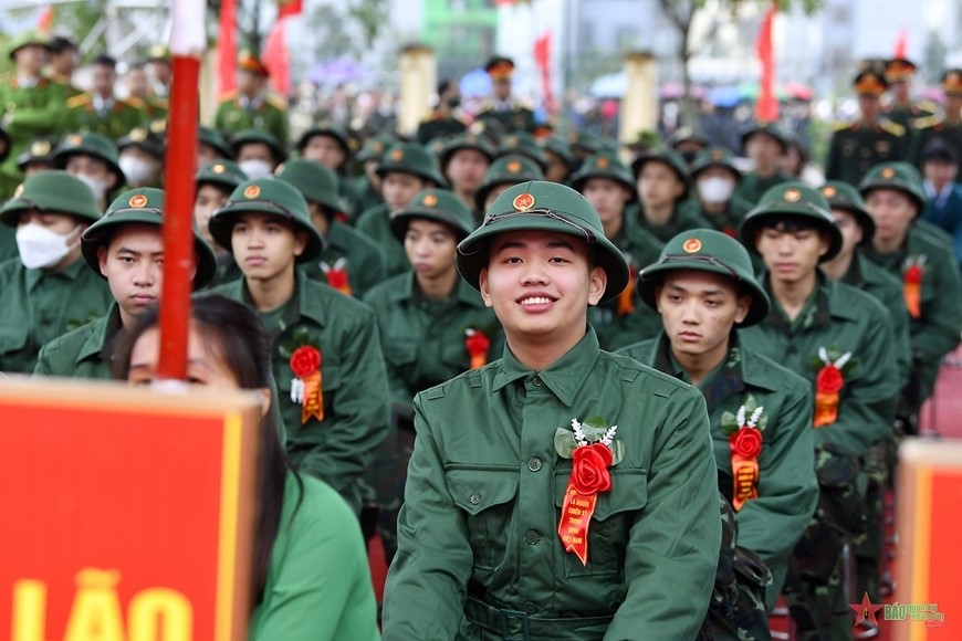 Sinh viên nam Trường Đại học Hoa Lư thực hiện đúng quy định về nghĩa vụ quân sự