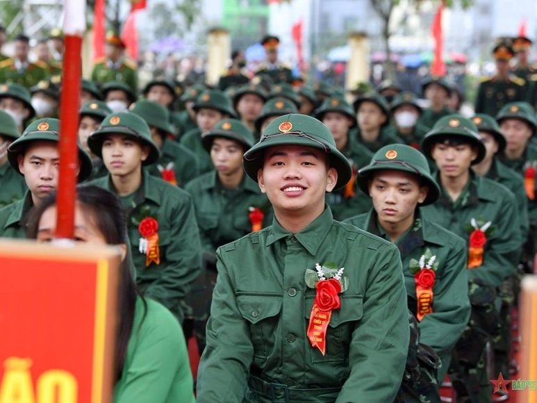 Sinh viên nam Trường Đại học Hoa Lư thực hiện đúng quy định về nghĩa vụ quân sự