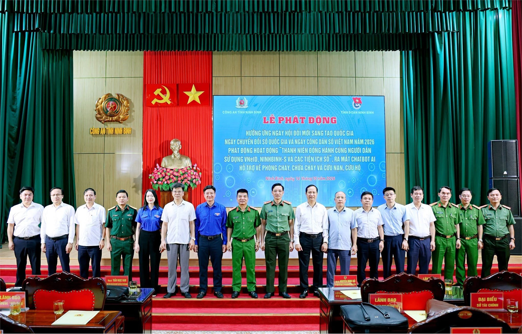 Sinh viên Trường Đại học Hoa Lư phát huy vai trò xung kích của tuổi trẻ trong công tác chuyển đổi số
