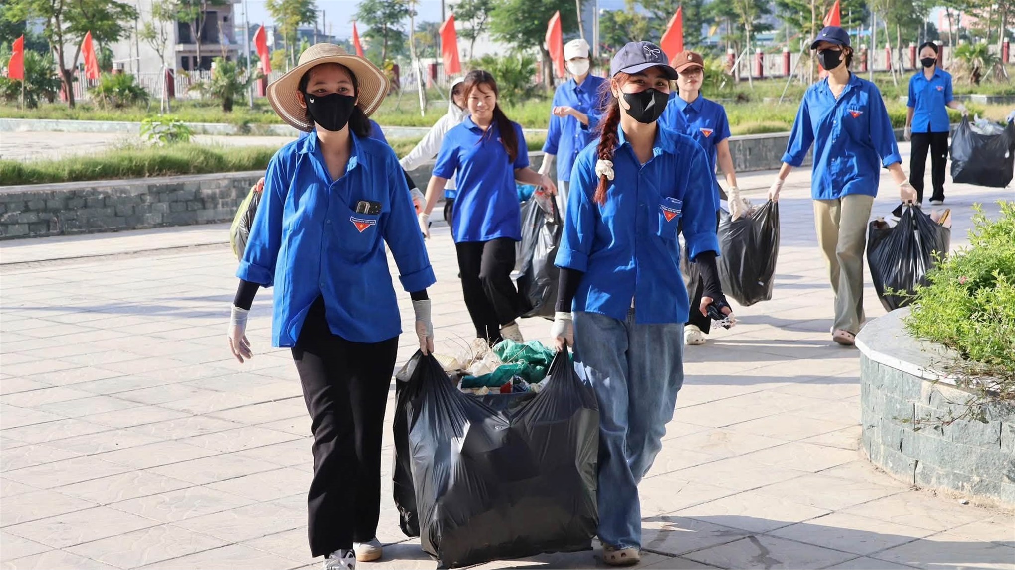 CLB mầm xanh nhân ái tổ chức hoạt động “Chủ nhật xanh”- Lan tỏa lối sống xanh, gắn kết sức trẻ sinh viên