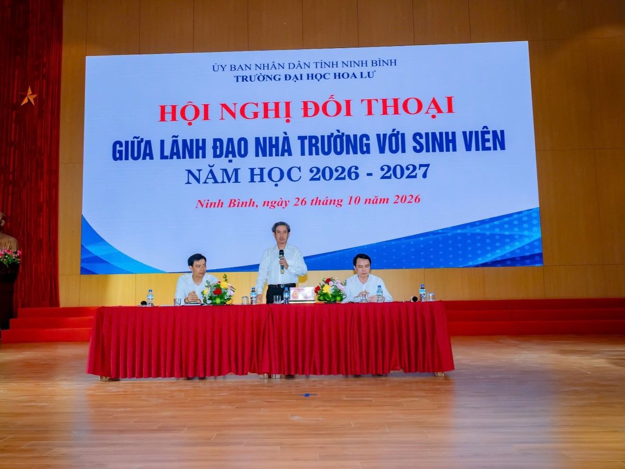 Trường Đại học Hoa Lư tổ chức hội nghị đối thoại giữa lãnh đạo Nhà trường với sinh viên năm học 2026-2027